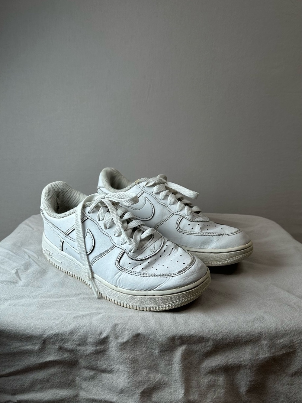 Nike Air Force 1 Low Kids White Sneakers Size 1.5Y EU 33